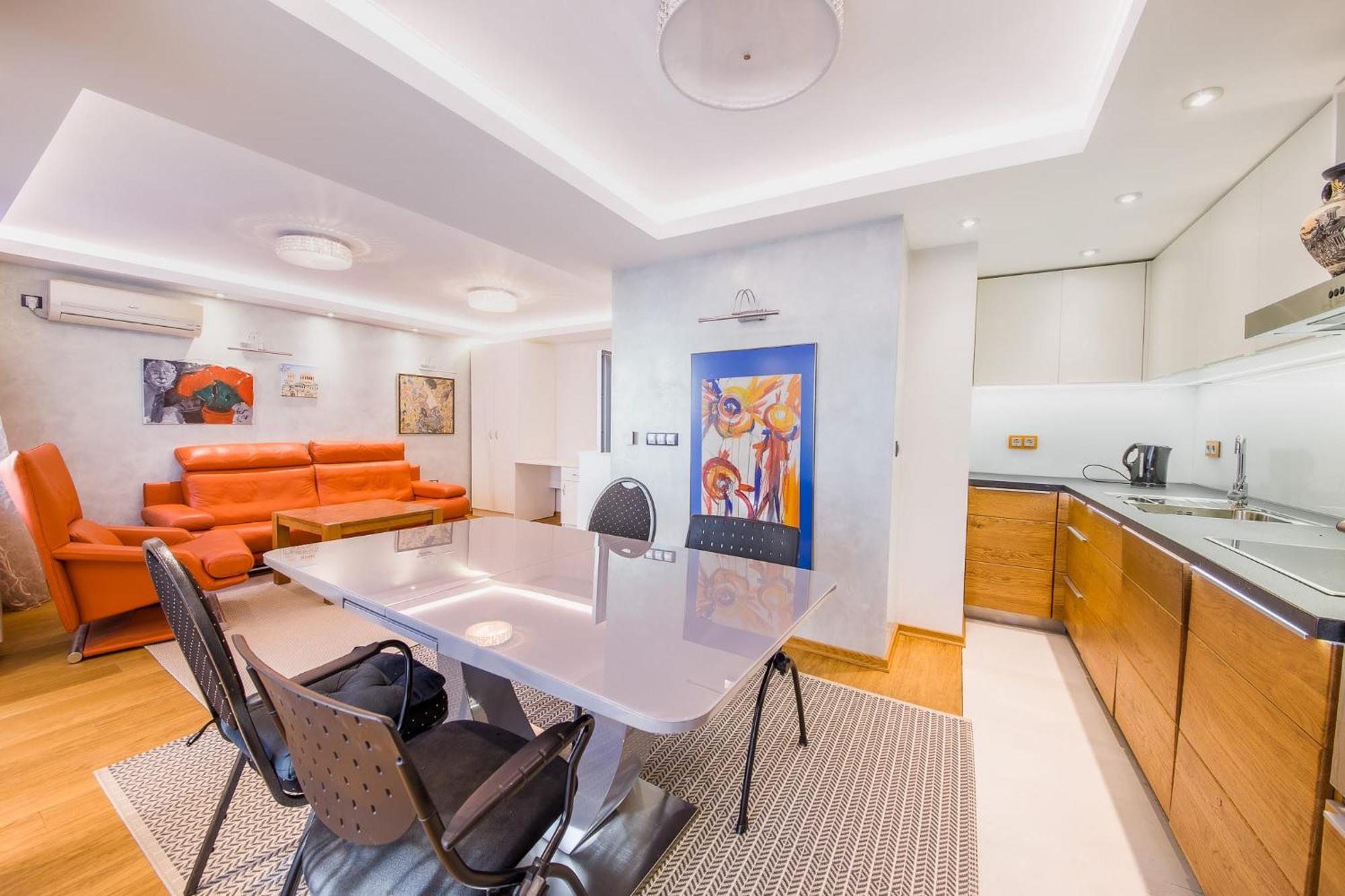 Signature - 1 Bedroom * Sofia